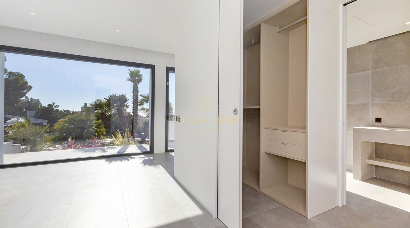 Villa de luxe moderne et élégante à Ibiza Cap Martinet avec vue à vendre