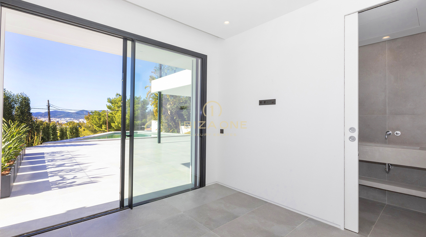 Moderna villa de lujo de nueva construcción en Ibiza Cap Martinet con vistas en venta