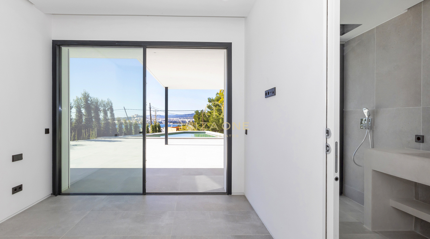 Moderne, nieuw gebouwde stijlvolle luxe villa in Ibiza Cap Martinet met uitzicht te koop