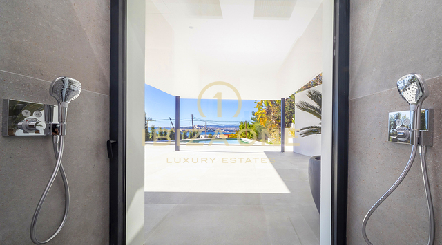 Villa de luxe moderne et élégante à Ibiza Cap Martinet avec vue à vendre