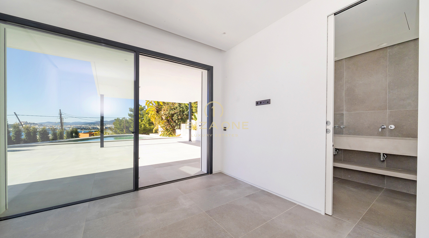 Moderne, neu gebaute stilvolle Luxus Villa in Ibiza Cap Martinet mit Blick zum Verkauf