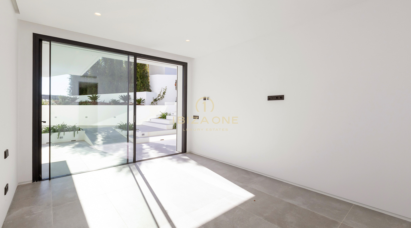 Moderna villa de lujo de nueva construcción en Ibiza Cap Martinet con vistas en venta