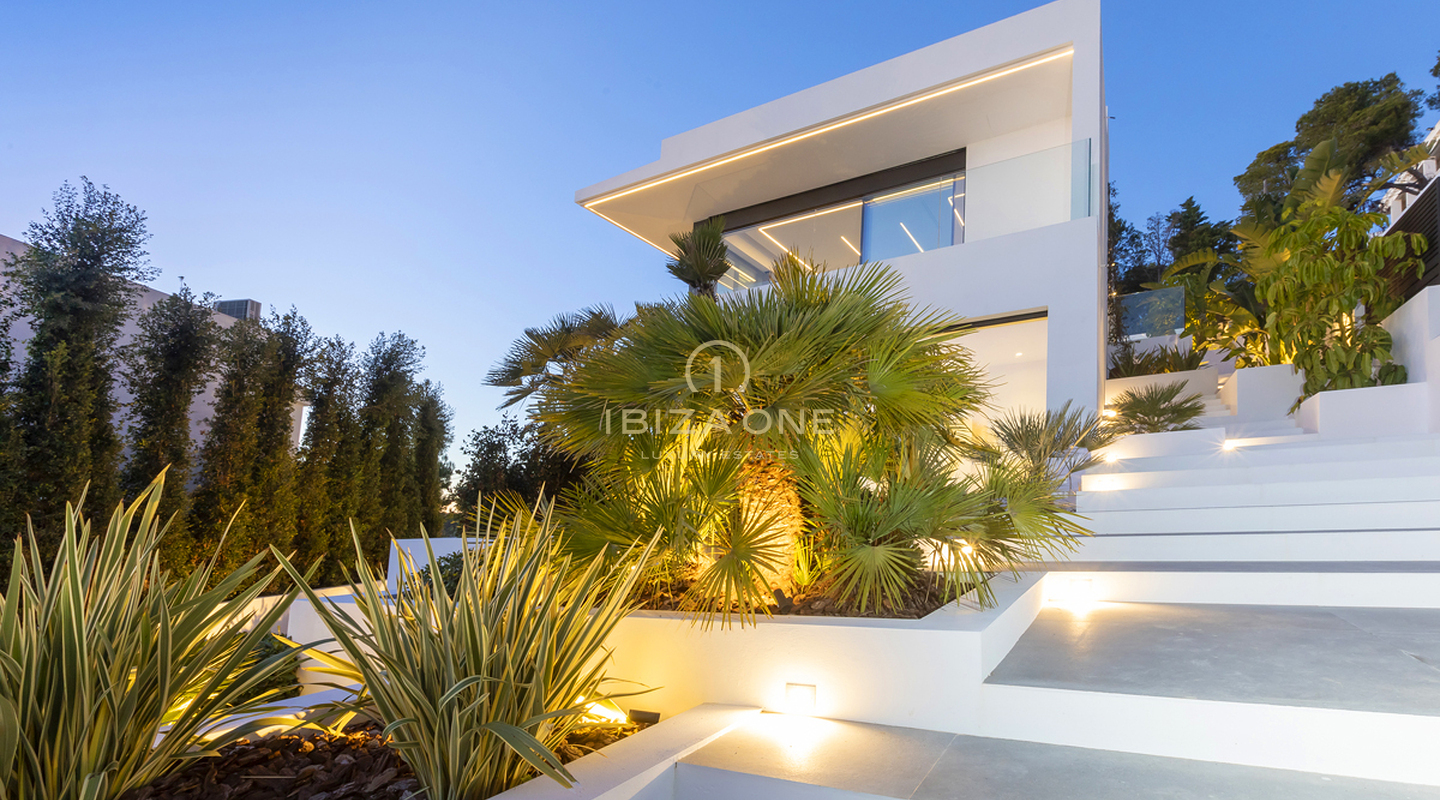 Moderna villa de lujo de nueva construcción en Ibiza Cap Martinet con vistas en venta