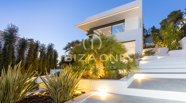 Moderna villa de lujo de nueva construcción en Ibiza Cap Martinet con vistas en venta