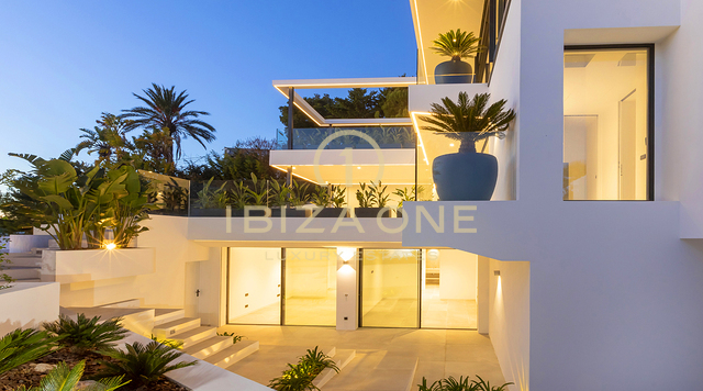 Moderna villa de lujo de nueva construcción en Ibiza Cap Martinet con vistas en venta