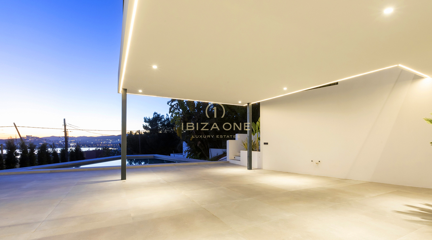 Moderne, neu gebaute stilvolle Luxus Villa in Ibiza Cap Martinet mit Blick zum Verkauf