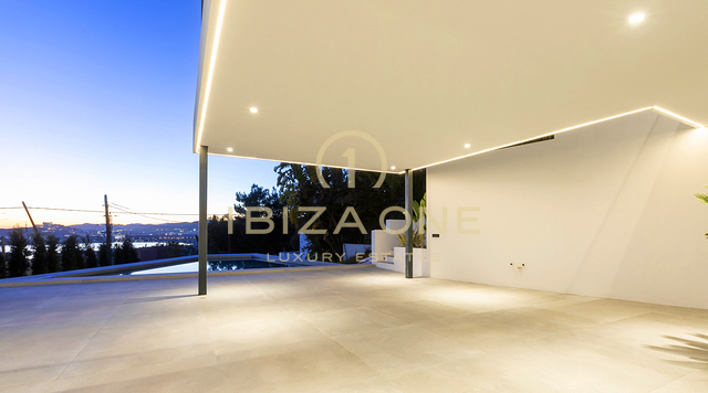 Moderne, neu gebaute stilvolle Luxus Villa in Ibiza Cap Martinet mit Blick zum Verkauf