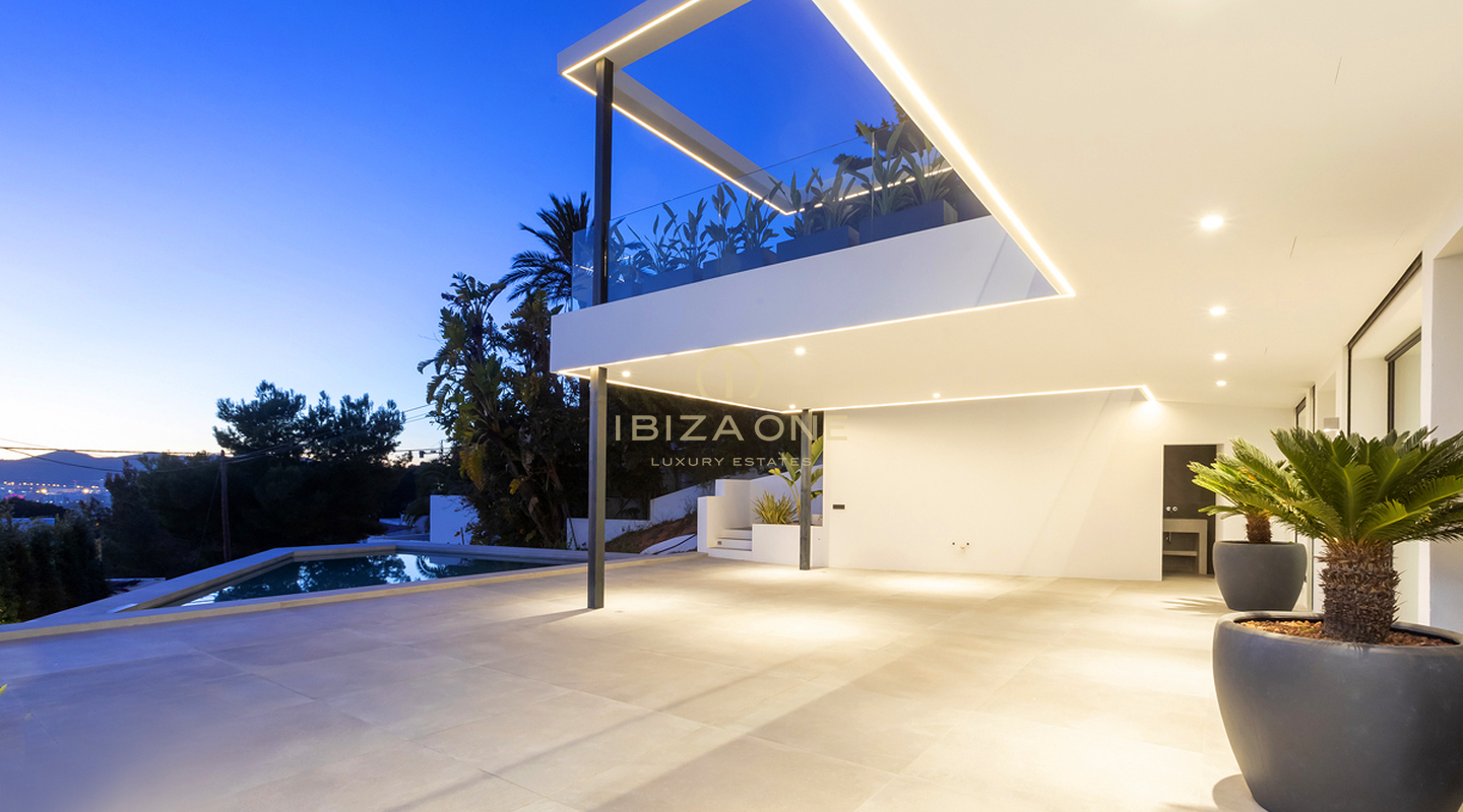 Moderne, nieuw gebouwde stijlvolle luxe villa in Ibiza Cap Martinet met uitzicht te koop