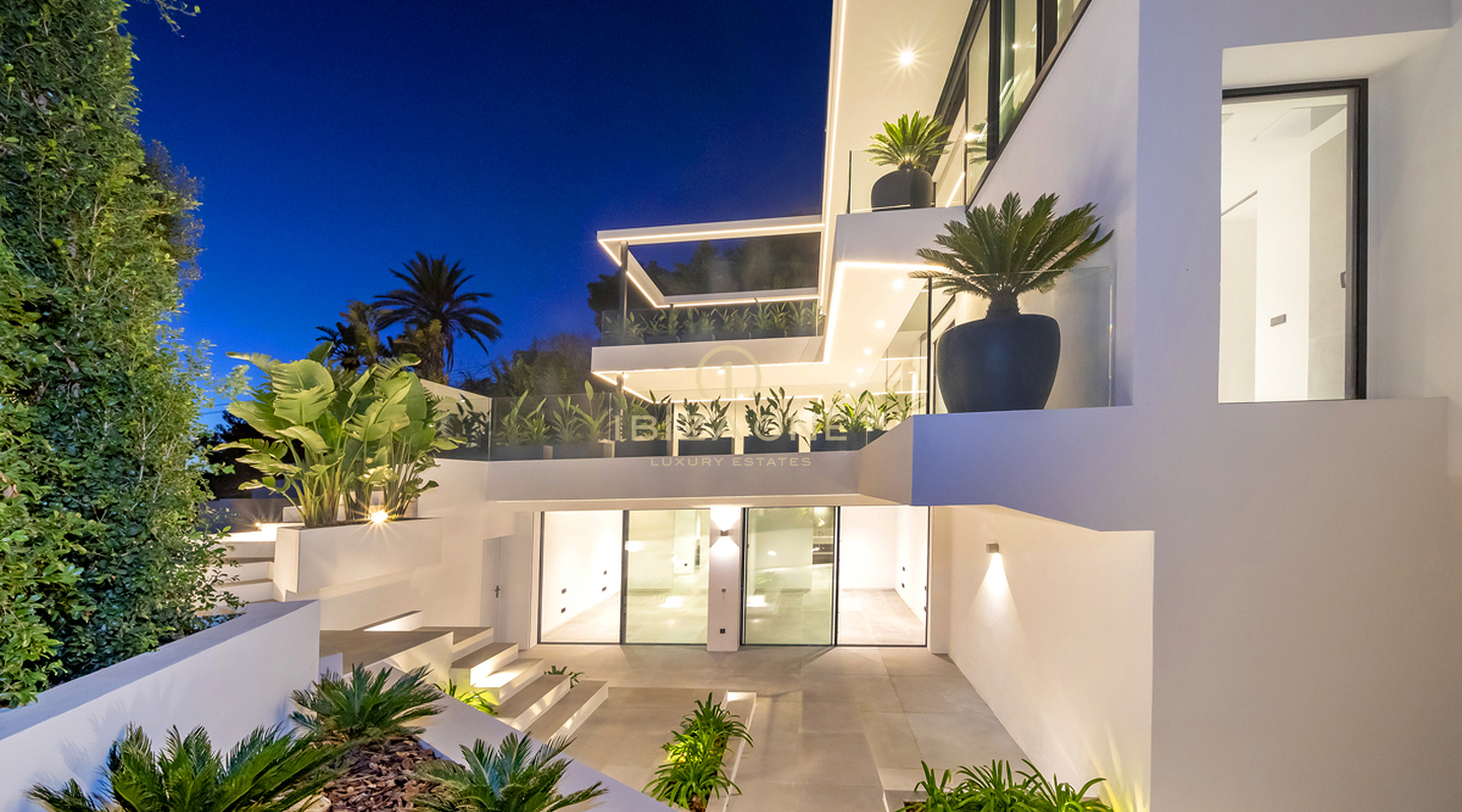 Moderna villa de lujo de nueva construcción en Ibiza Cap Martinet con vistas en venta