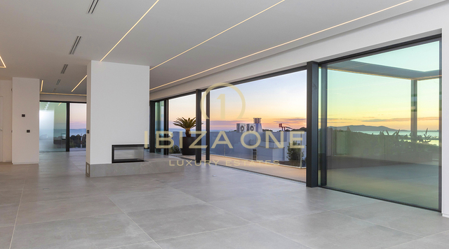 Moderne, nieuw gebouwde stijlvolle luxe villa in Ibiza Cap Martinet met uitzicht te koop