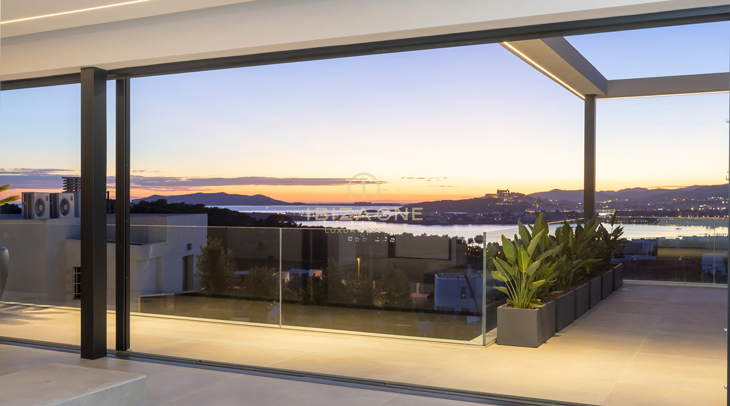 Villa de luxe moderne et élégante à Ibiza Cap Martinet avec vue à vendre