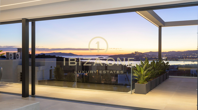 Villa de luxe moderne et élégante à Ibiza Cap Martinet avec vue à vendre