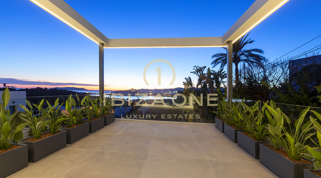 Villa de luxe moderne et élégante à Ibiza Cap Martinet avec vue à vendre