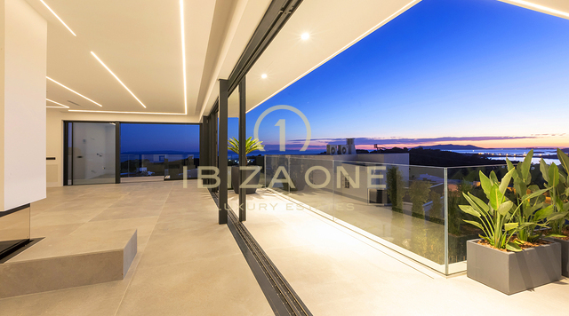 Moderne, neu gebaute stilvolle Luxus Villa in Ibiza Cap Martinet mit Blick zum Verkauf