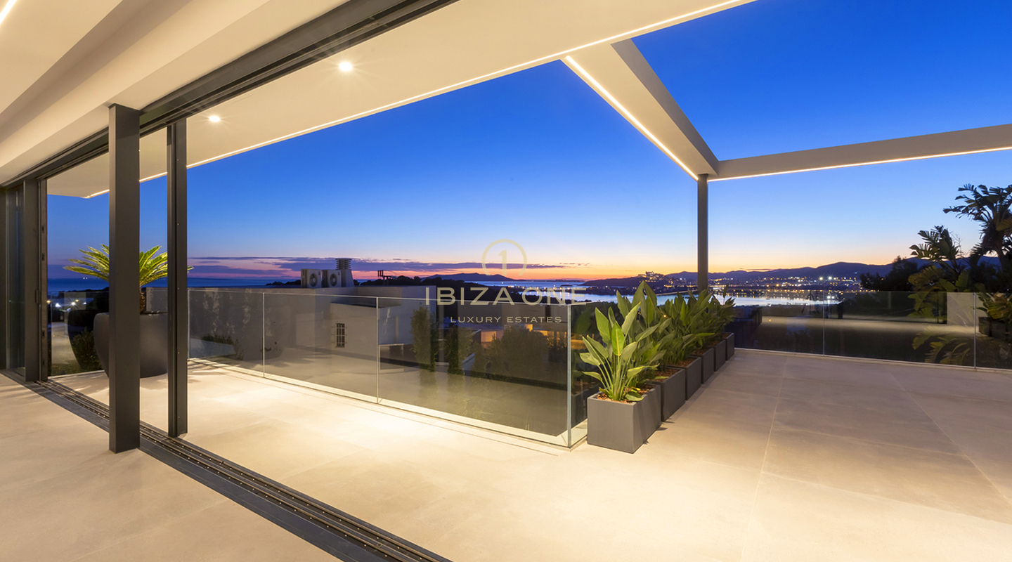 Moderne, nieuw gebouwde stijlvolle luxe villa in Ibiza Cap Martinet met uitzicht te koop