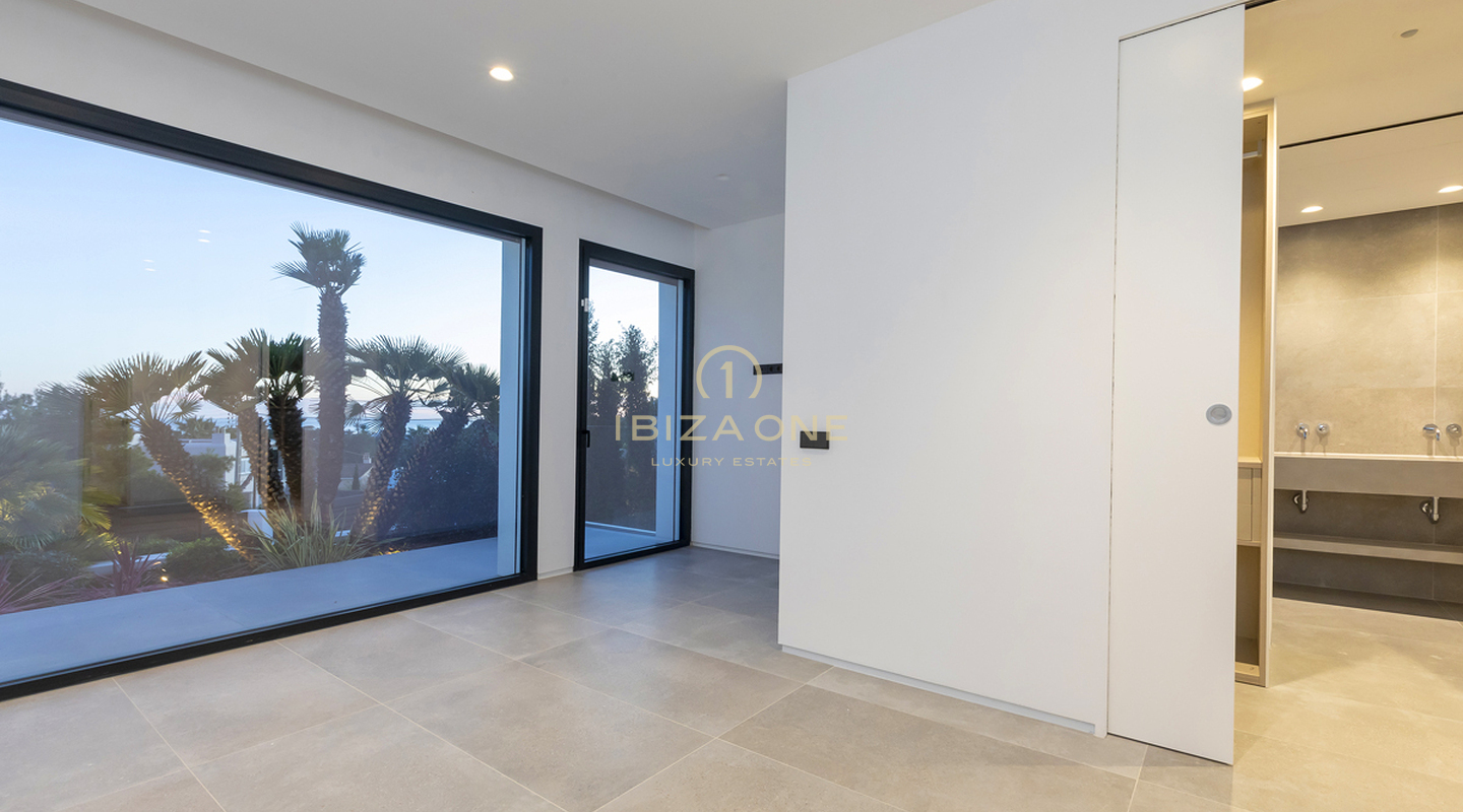 Moderne, neu gebaute stilvolle Luxus Villa in Ibiza Cap Martinet mit Blick zum Verkauf