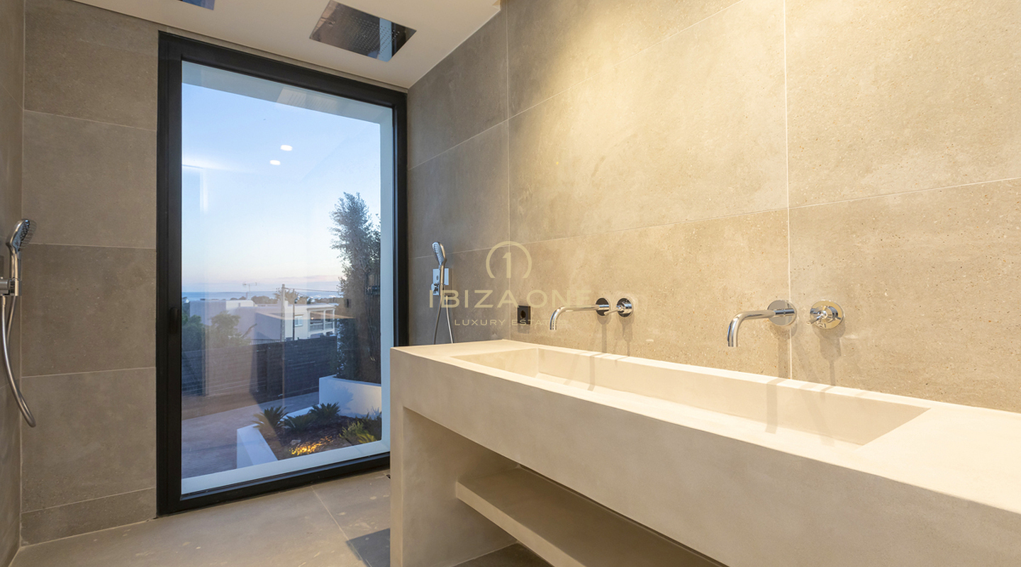Moderna villa de lujo de nueva construcción en Ibiza Cap Martinet con vistas en venta
