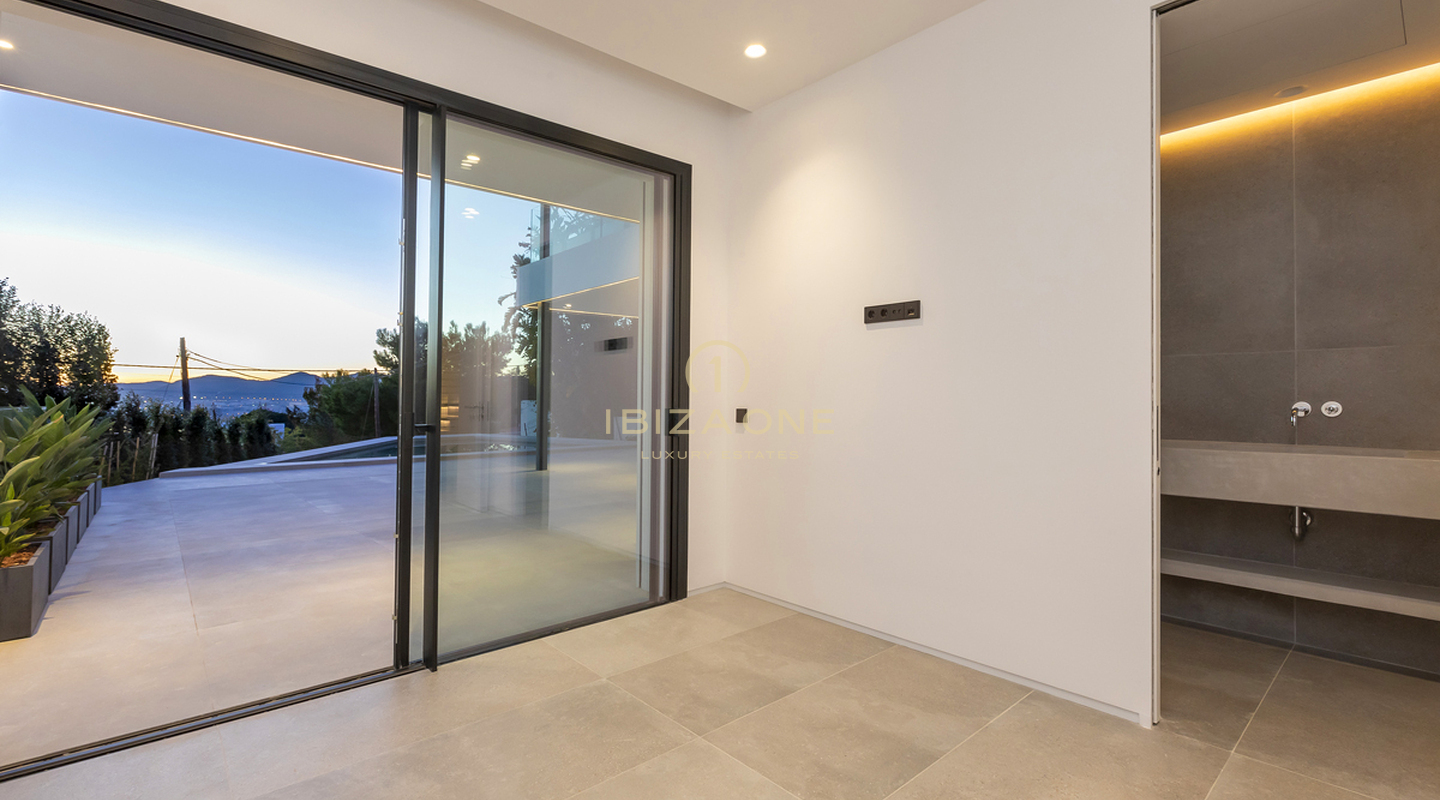 Moderna villa de lujo de nueva construcción en Ibiza Cap Martinet con vistas en venta