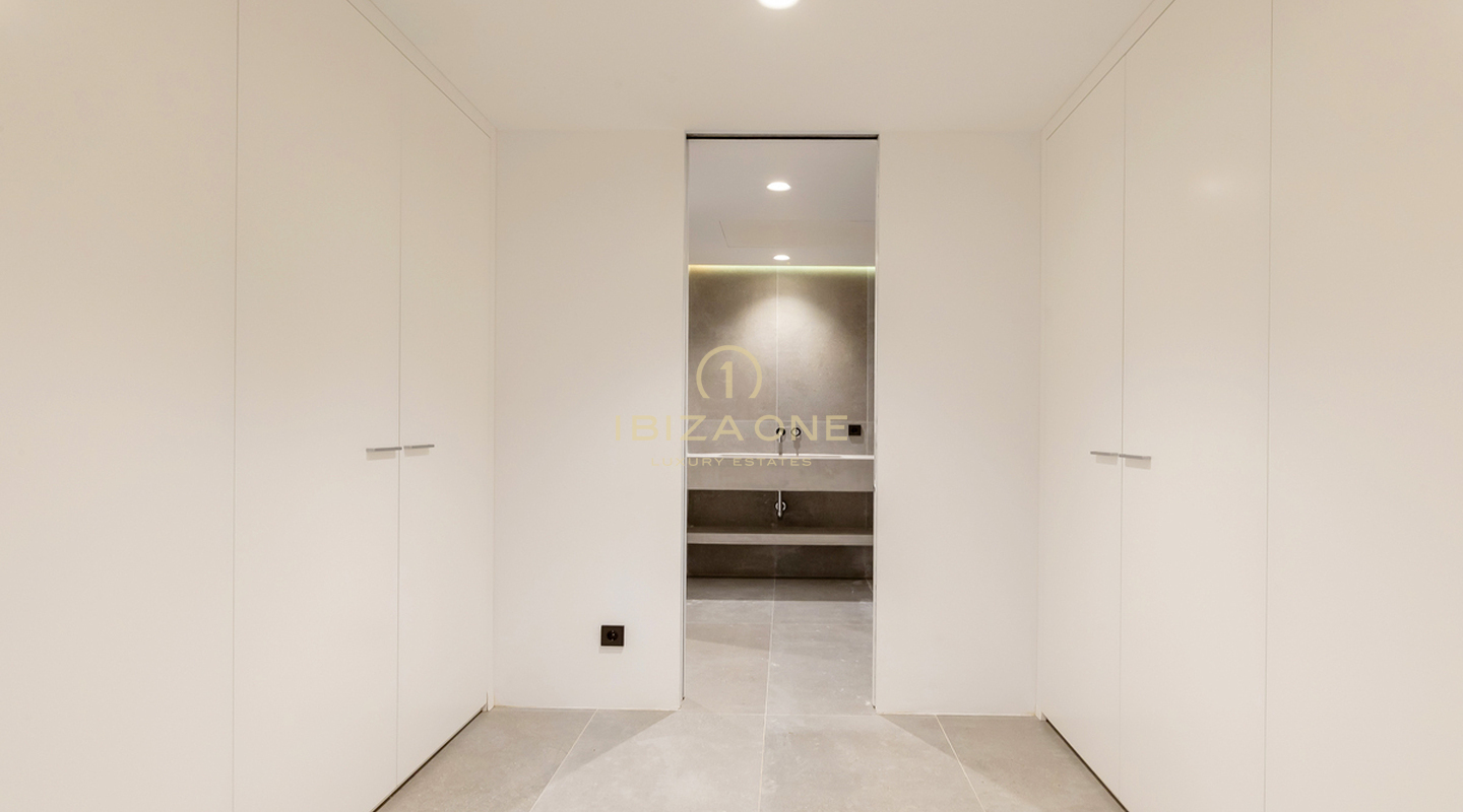 Moderne, nieuw gebouwde stijlvolle luxe villa in Ibiza Cap Martinet met uitzicht te koop