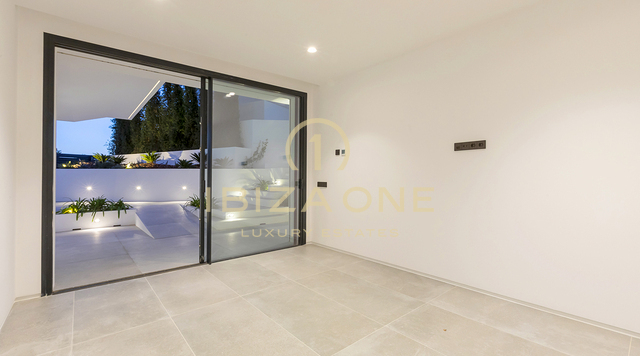 Moderna villa de lujo de nueva construcción en Ibiza Cap Martinet con vistas en venta