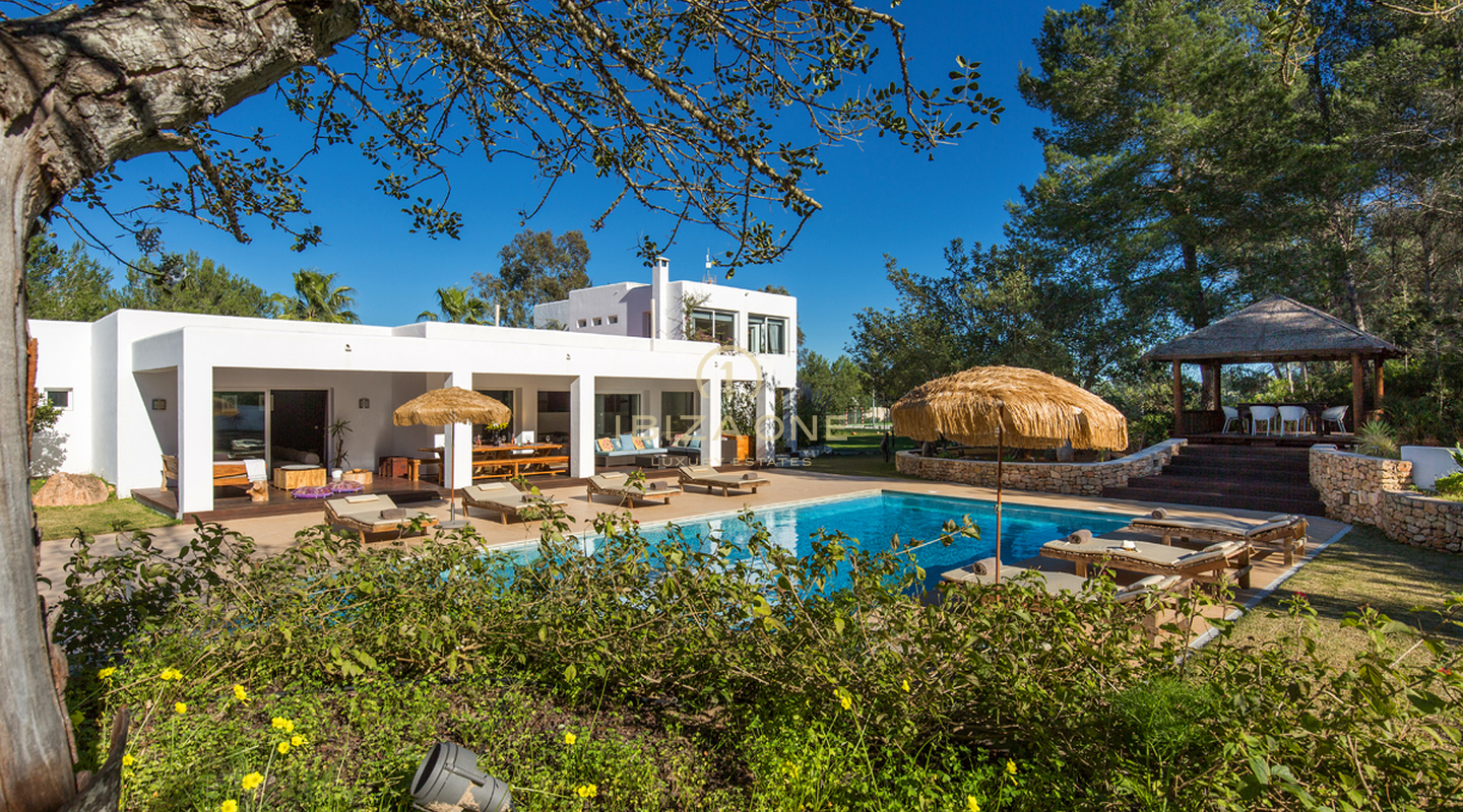 Gran propiedad con villa de lujo y pista de tenis en venta, Ibiza - Gran propiedad con villa de lujo y pista de tenis en alquiler, Ibiza