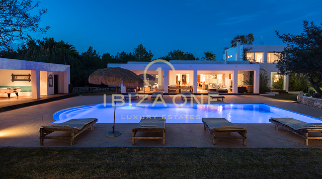 Gran propiedad con villa de lujo y pista de tenis en venta, Ibiza - Gran propiedad con villa de lujo y pista de tenis en alquiler, Ibiza