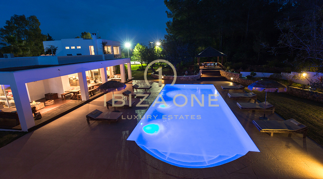 Groot perceel met luxe villa en tennisbaan te koop, Ibiza - Groot perceel met luxe villa en tennisbaan te huur, Ibiza