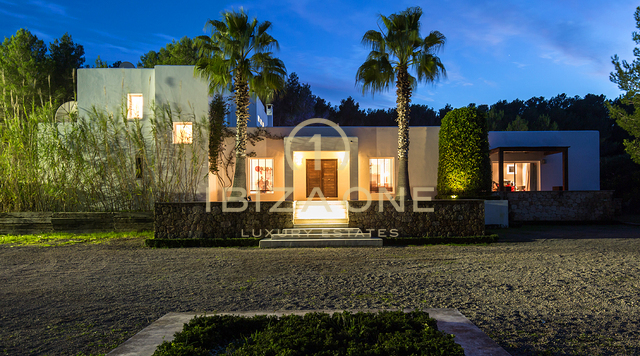 Gran propiedad con villa de lujo y pista de tenis en venta, Ibiza - Gran propiedad con villa de lujo y pista de tenis en alquiler, Ibiza