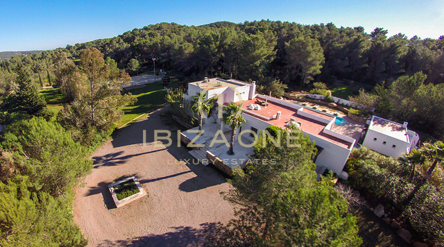 Gran propiedad con villa de lujo y pista de tenis en venta, Ibiza - Gran propiedad con villa de lujo y pista de tenis en alquiler, Ibiza