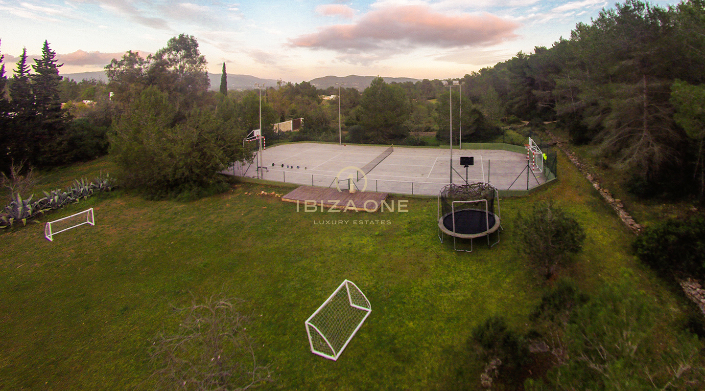 Groot perceel met luxe villa en tennisbaan te koop, Ibiza - Groot perceel met luxe villa en tennisbaan te huur, Ibiza