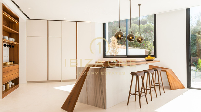 Moderna villa di lusso con vista sul mare e su Dalt Vila in vendita a Can Furnet, Ibiza