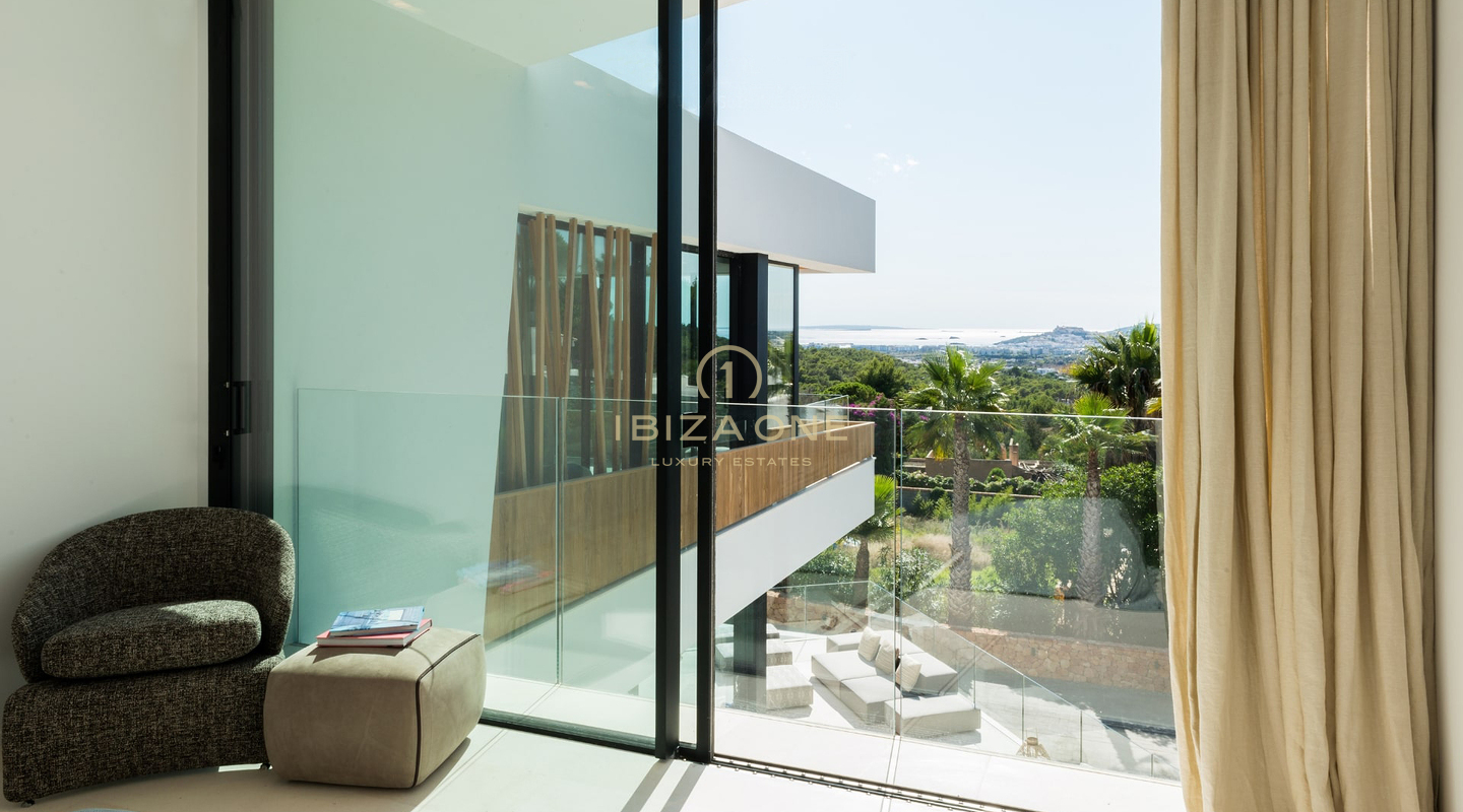 Moderna villa de lujo con vistas al mar y a Dalt Vila en venta en Can Furnet, Ibiza