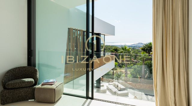 Moderne luxe villa met uitzicht op zee en Dalt Vila te koop in Can Furnet, Ibiza