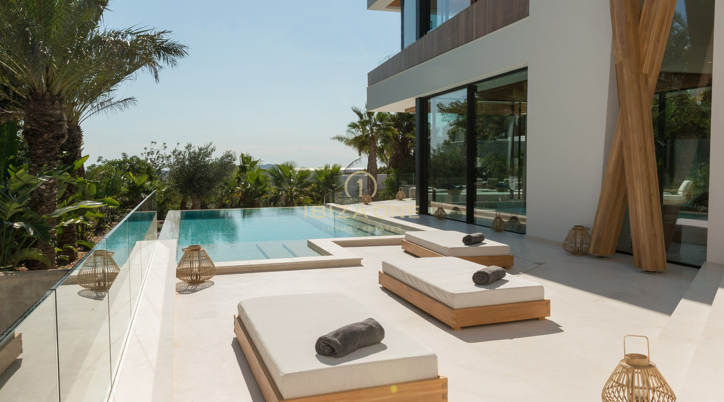 Moderne Luxusvilla mit Blick auf das Meer und Dalt Vila zum Verkauf in Can Furnet, Ibiza