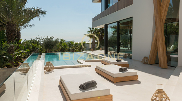Moderna villa de lujo con vistas al mar y a Dalt Vila en venta en Can Furnet, Ibiza