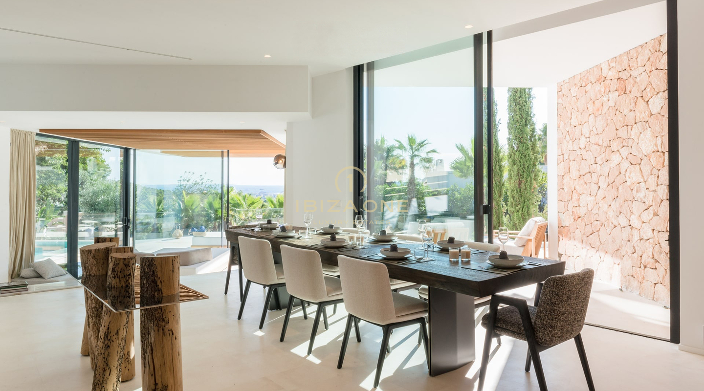 Moderne luxe villa met uitzicht op zee en Dalt Vila te koop in Can Furnet, Ibiza