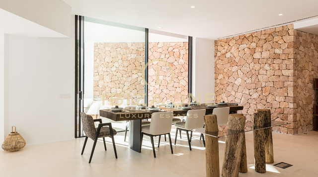 Moderne luxe villa met uitzicht op zee en Dalt Vila te koop in Can Furnet, Ibiza