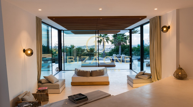Moderne luxe villa met uitzicht op zee en Dalt Vila te koop in Can Furnet, Ibiza