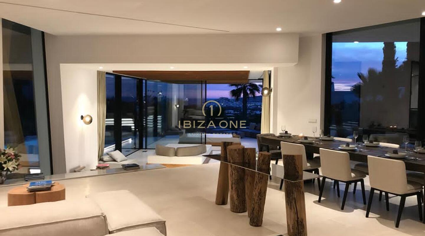 Moderne luxe villa met uitzicht op zee en Dalt Vila te koop in Can Furnet, Ibiza