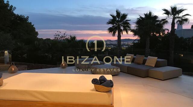 Moderna villa de lujo con vistas al mar y a Dalt Vila en venta en Can Furnet, Ibiza