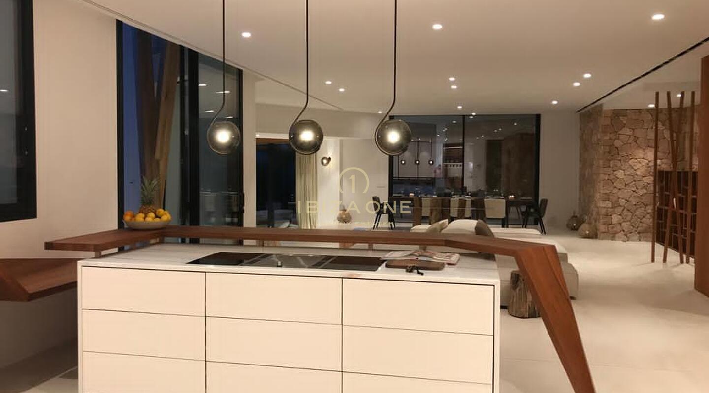 Moderne luxe villa met uitzicht op zee en Dalt Vila te koop in Can Furnet, Ibiza