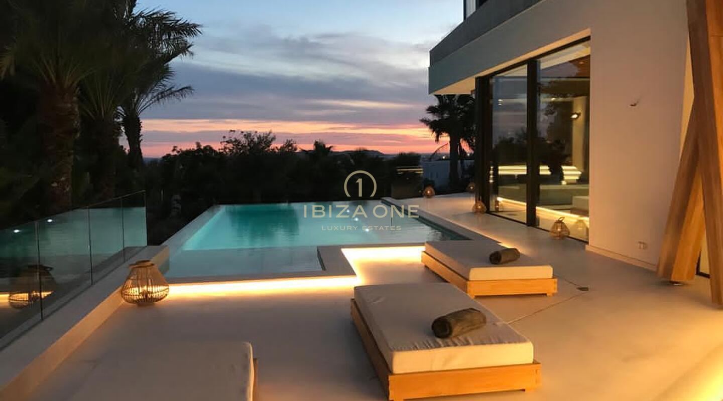 Moderna villa di lusso con vista sul mare e su Dalt Vila in vendita a Can Furnet, Ibiza