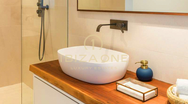 Moderne luxe villa met uitzicht op zee en Dalt Vila te koop in Can Furnet, Ibiza