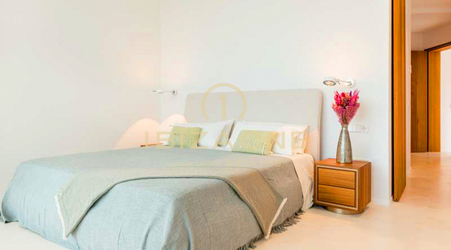 Moderne luxe villa met uitzicht op zee en Dalt Vila te koop in Can Furnet, Ibiza