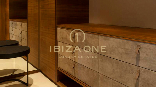 Moderne luxe villa met uitzicht op zee en Dalt Vila te koop in Can Furnet, Ibiza