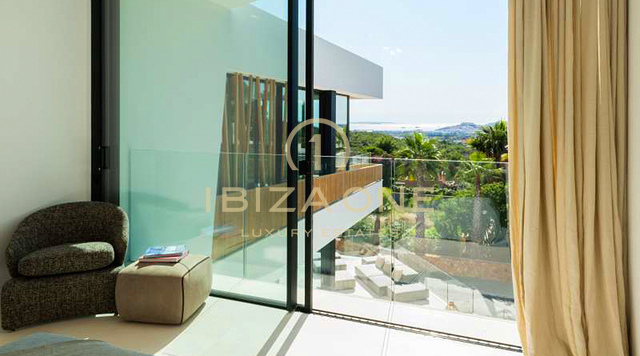 Moderne luxe villa met uitzicht op zee en Dalt Vila te koop in Can Furnet, Ibiza