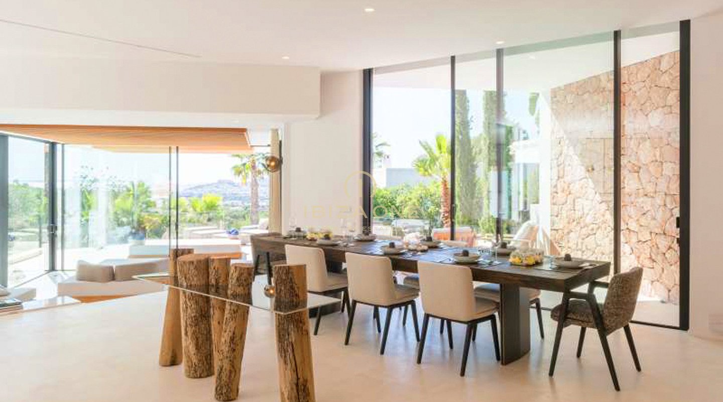 Moderna villa de lujo con vistas al mar y a Dalt Vila en venta en Can Furnet, Ibiza