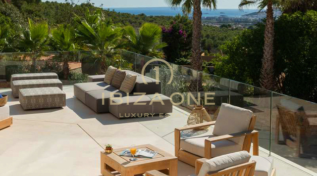 Moderna villa de lujo con vistas al mar y a Dalt Vila en venta en Can Furnet, Ibiza