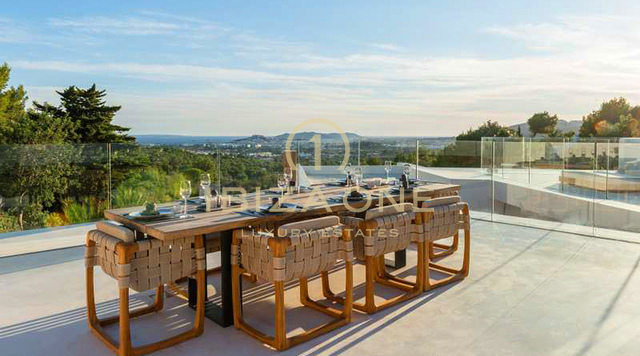 Moderna villa di lusso con vista sul mare e su Dalt Vila in vendita a Can Furnet, Ibiza