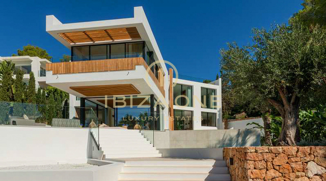 Moderne luxe villa met uitzicht op zee en Dalt Vila te koop in Can Furnet, Ibiza